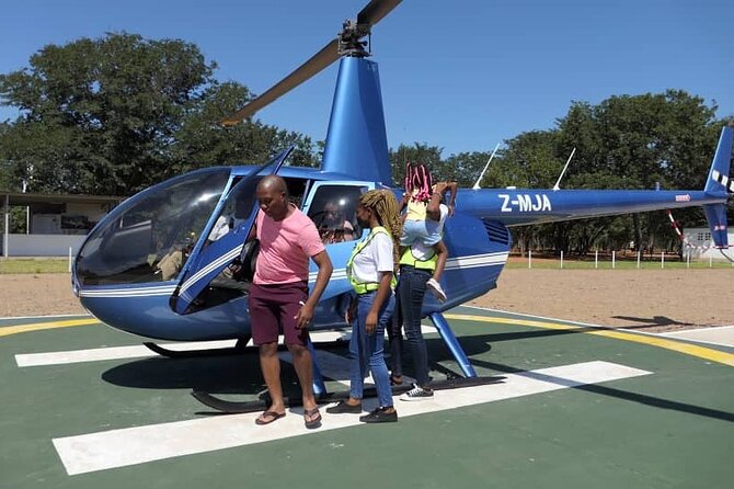 13-15 minutes Private Short Helicopter Flight - The falls from the Zimbabwean and Zambian sides