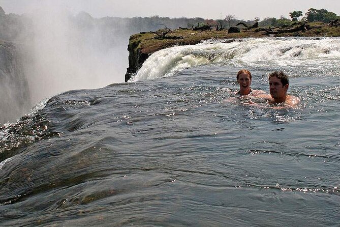 Cataract Island Pools - Reaching the edge of the falls