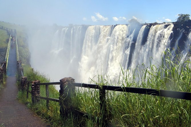 Guided Tour of the Majestic Victoria Falls - Why the Zimbabwean side gives you the fuller walk