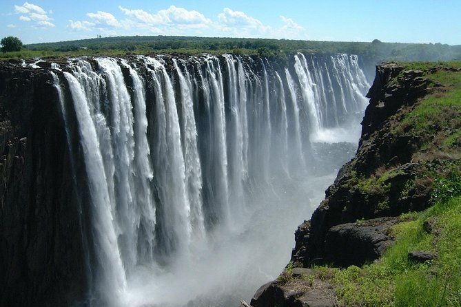 Guided Tour of the Majestic Victoria Falls - The guide service and the human side of the outing