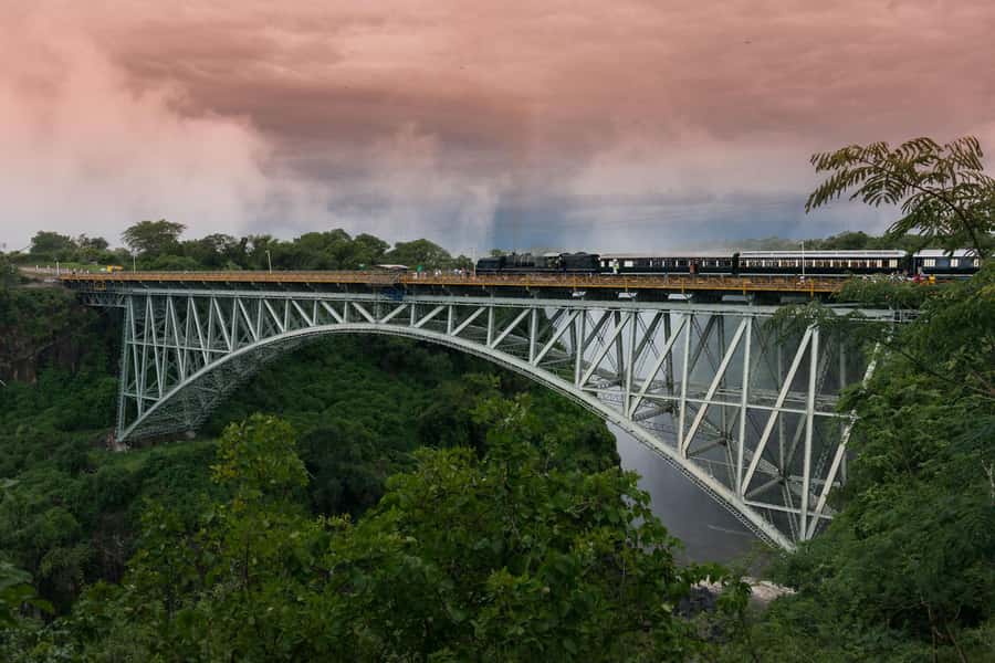 GUIDED TOUR OF THE VICTORIA FALLS ON THE ZAMBIAN SIDE - The Guide Makes the Difference