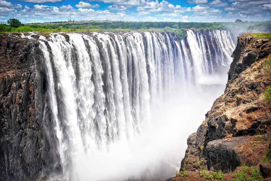 GUIDED TOUR OF THE VICTORIA FALLS ON THE ZAMBIAN SIDE - Is This Victoria Falls Tour Worth Booking?