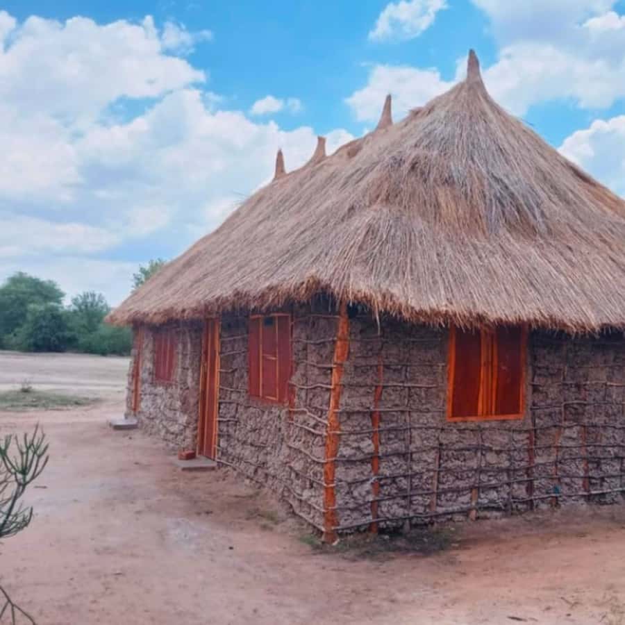 Livingstone: Amazing Traditional Village & Dance Culture - Walking through a traditional Lozi village