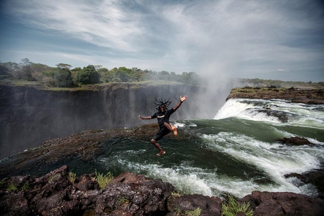 Livingstone island Morning Breezer ( swim above the falls) - The 7:30 am start and getting to the river