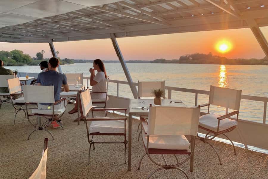 Luxury Cruise : Sunset Boat Cruise on The Zambezi Explorer - A sunset on the Zambezi, served with a cold drink
