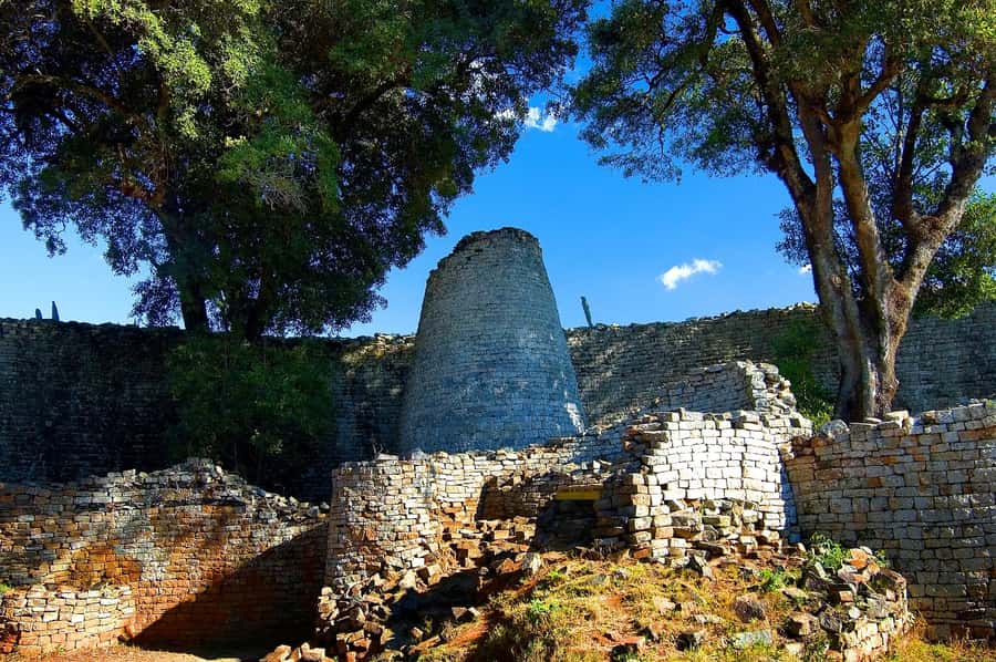 MASVINGO; GREAT ZIMBABWE MONUMENT TOUR - FROM HARARE - A short Masvingo stop before the monument