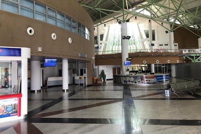 Victoria Falls: Private Airport to Hotel Transfer Service - Why this short airport ride matters