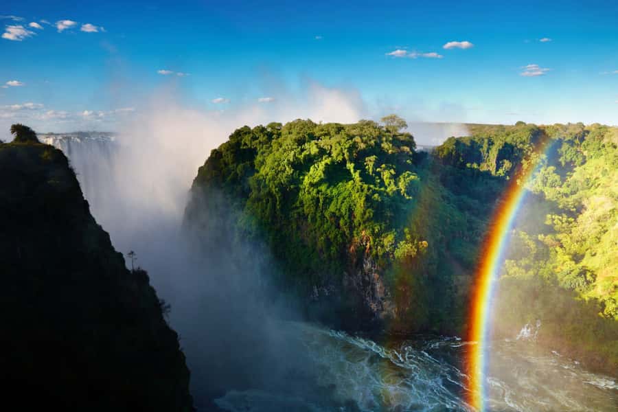 Victoria Falls: Private Guided Tour of the Waterfalls - The first viewpoints: sound, scale, and spray