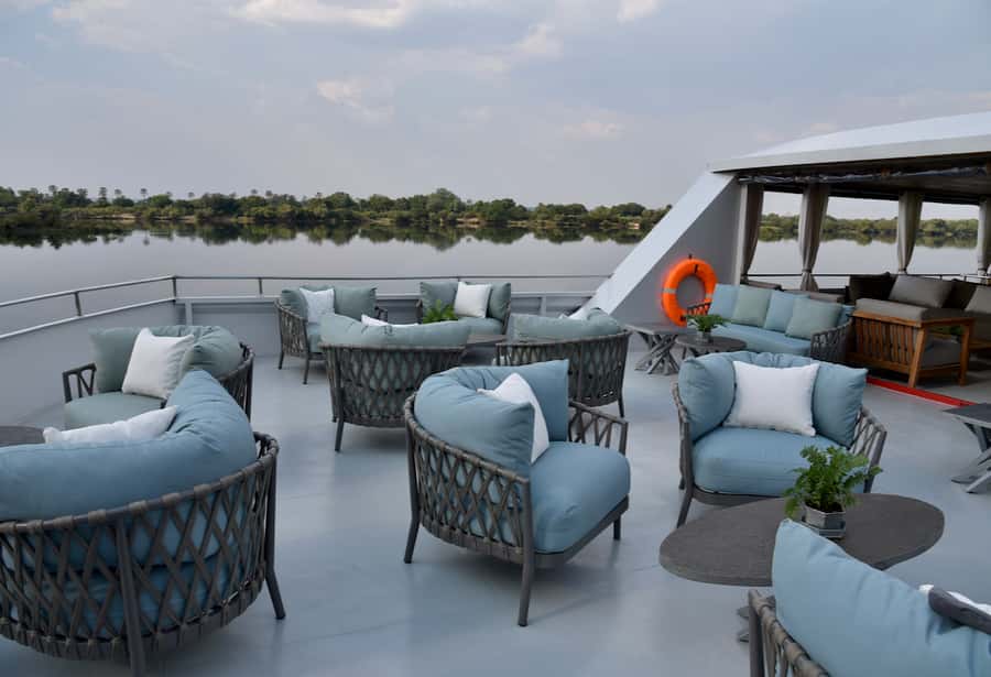 Victoria Falls Scenic Guided Tour with Sunset Boat Cruise - What the $110 price really means