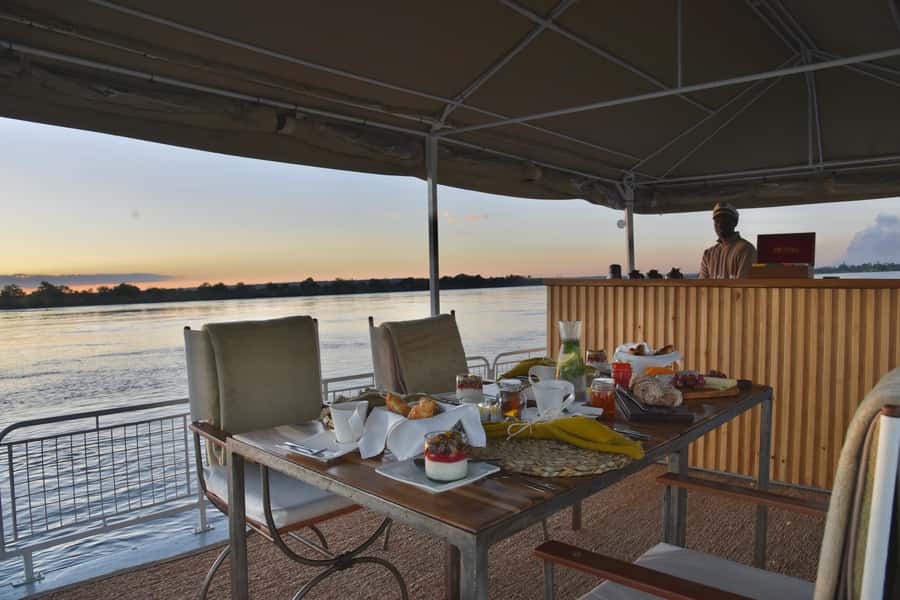 Victoria Falls: Sunrise Cruise on the Zambezi River - Practical details that can save you trouble