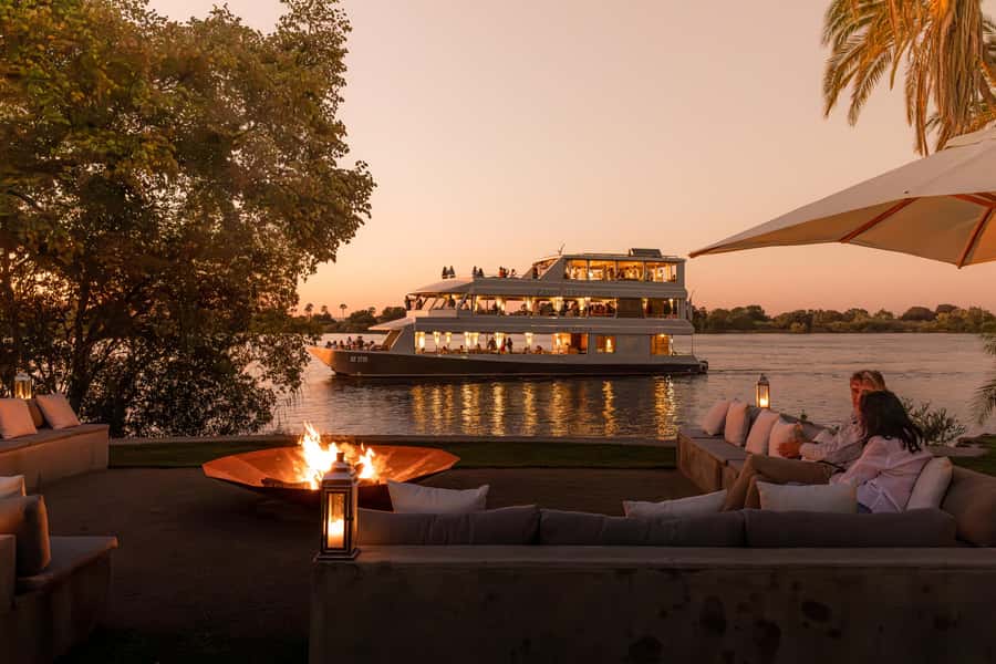 Victoria Falls: Sunset Cruise and Dinner at The Eatery - Canapés, drinks, and the question of dinner