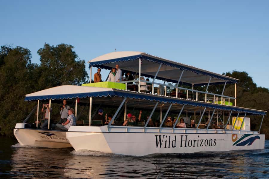 Zimbabwe: Sundowner Cruise (Standard) Zambezi River - Why a Zambezi sunset cruise works so well