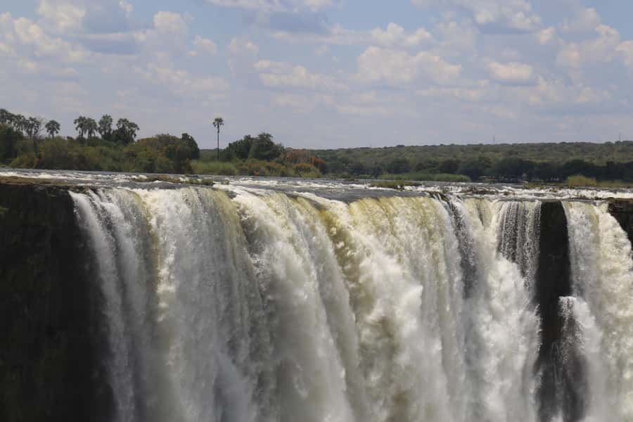 Zimbabwe & Zambia: Guided Tour of the Falls from Both Sides - Key points at a glance