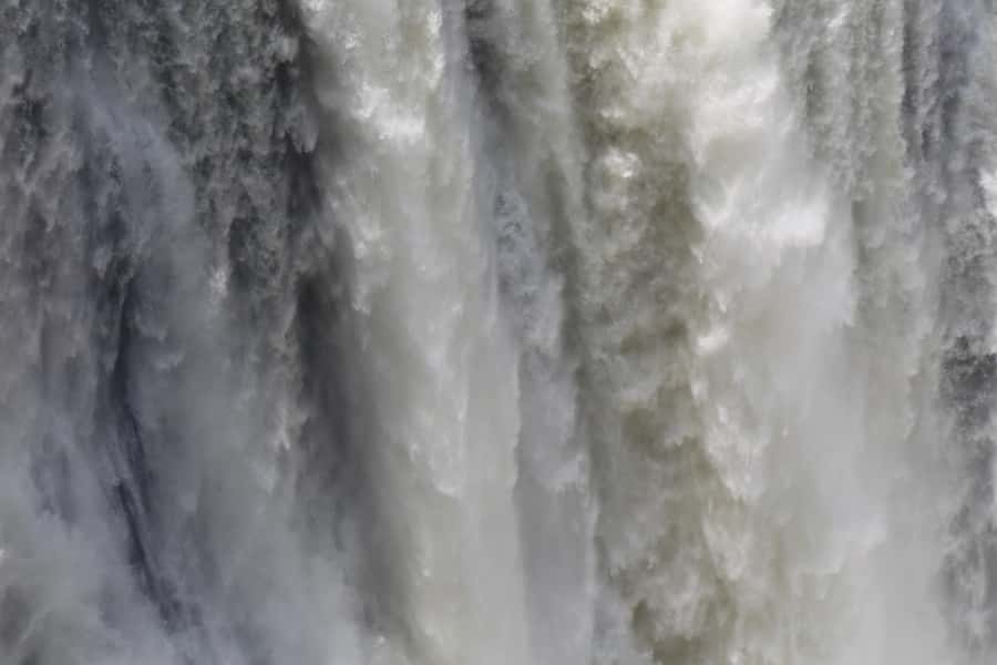 Zimbabwe & Zambia: Guided Tour of the Falls from Both Sides - Walking the Zimbabwean viewpoints