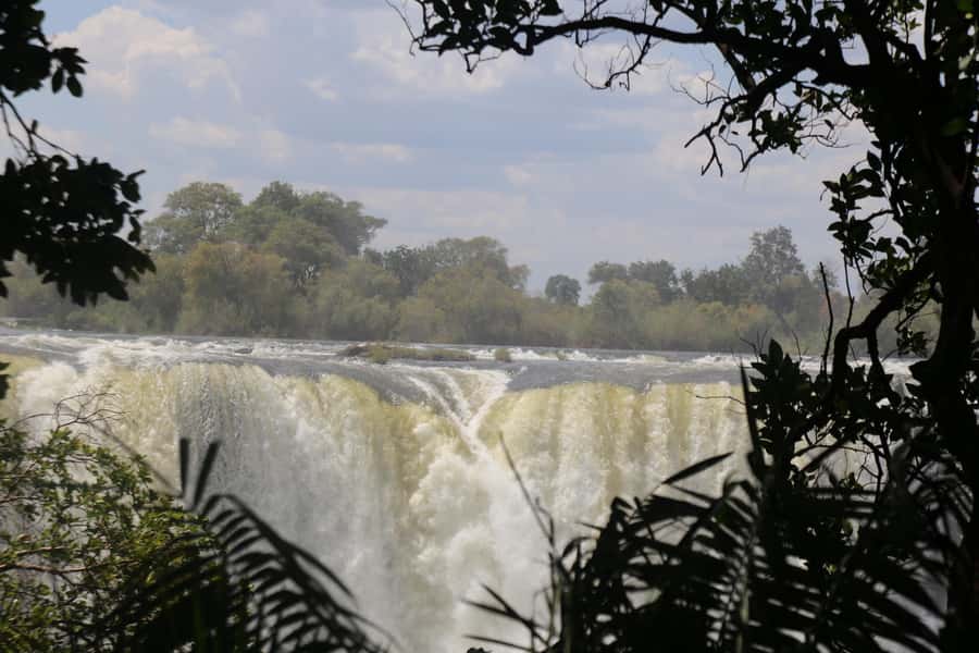 Zimbabwe & Zambia: Guided Tour of the Falls from Both Sides - Weather, spray, and the best preparation