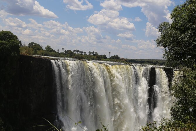 Zimbabwe & Zambia side Private Guided Tour of the Falls - Why a private guide changes the outing